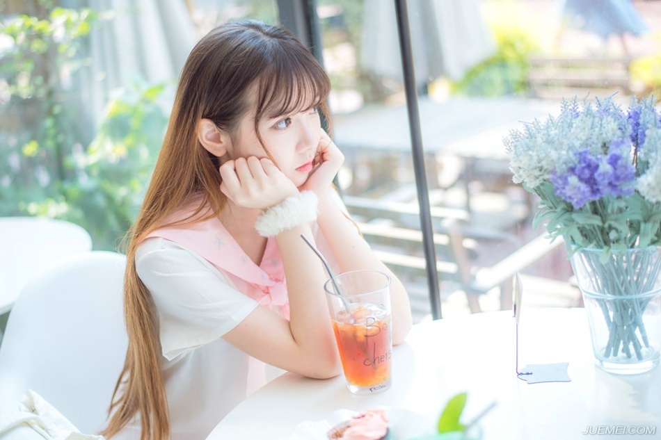 “放开我！”刘璝狠狠地挣了几下，没挣开，不由怒视孟达道：“子度，如今成都已破，你何必还要委曲求全，为这昏庸无能之人说话。”